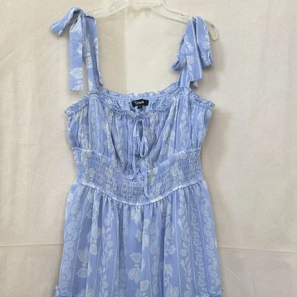 Trixxi Milkmaid Tiered Maxi Dress L Blue Floral Tie Strap Smocked Ruffle Peasant - Picture 3 of 13